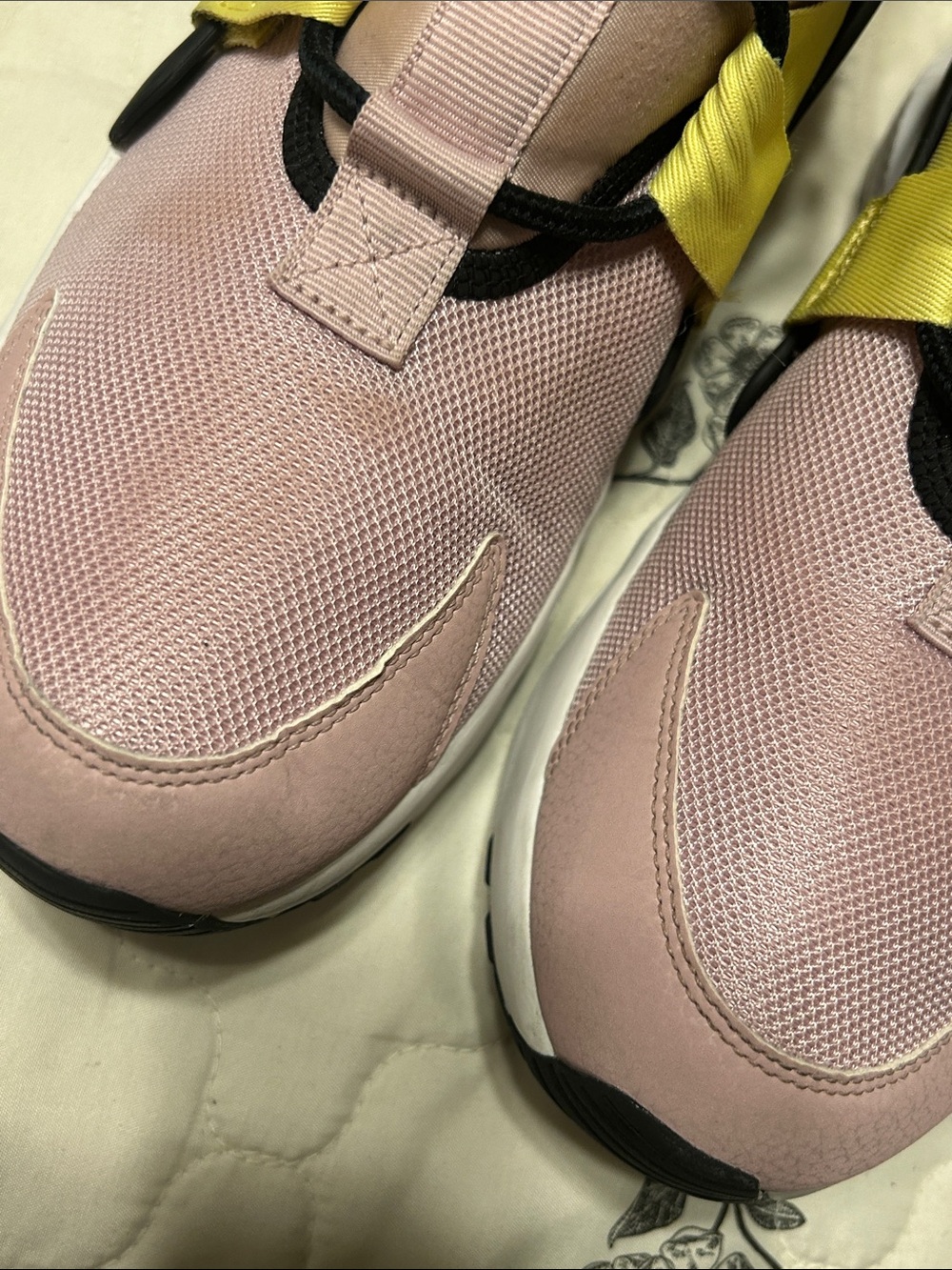 Nike Air Huarache city low plum chalk size 10 GUC - Picture 13 of 16